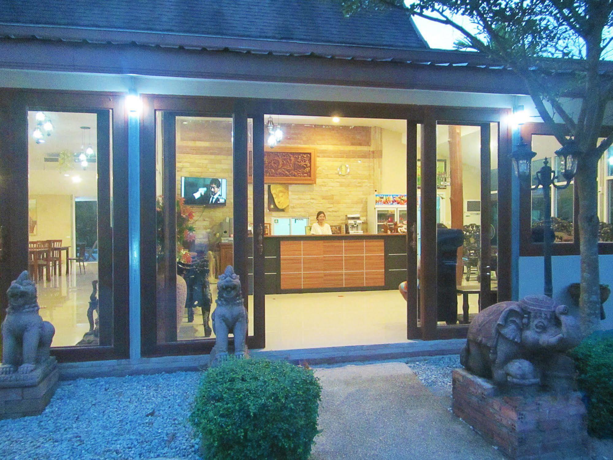 유와디 리조트 찰롱 외부 사진